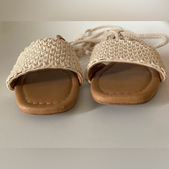 Pawuamba Designer Handmade Crochet Self-tie Sandals - Picture 9 of 10